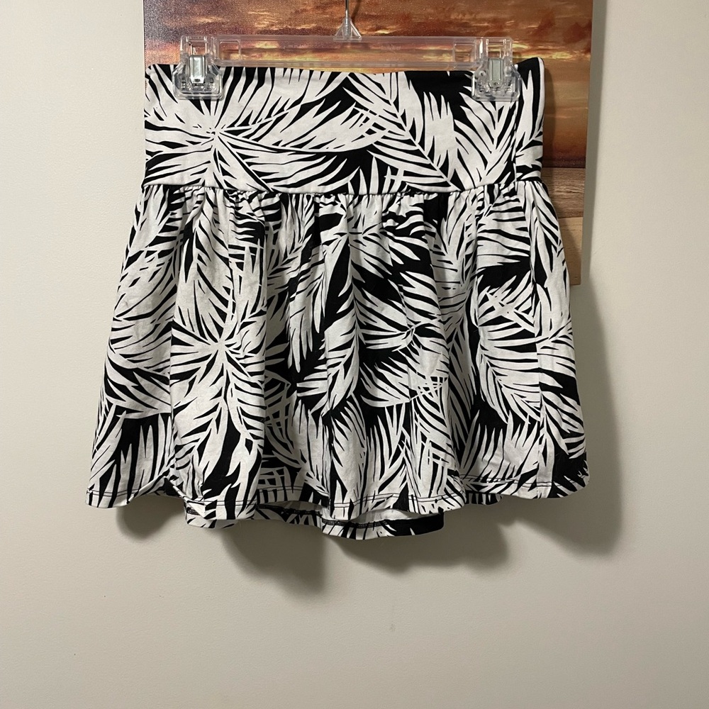 Moda international palm tree skirt black white VS mini